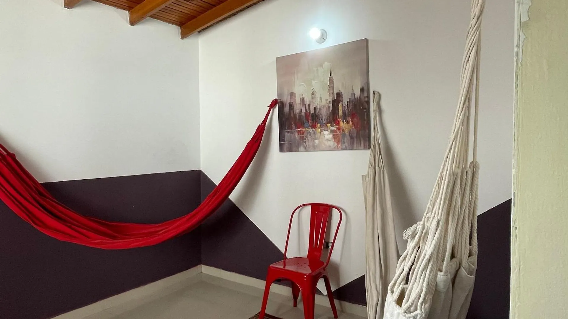 Homestay Home Colors - Comodas Habitaciones Estadio Medellin Colombia