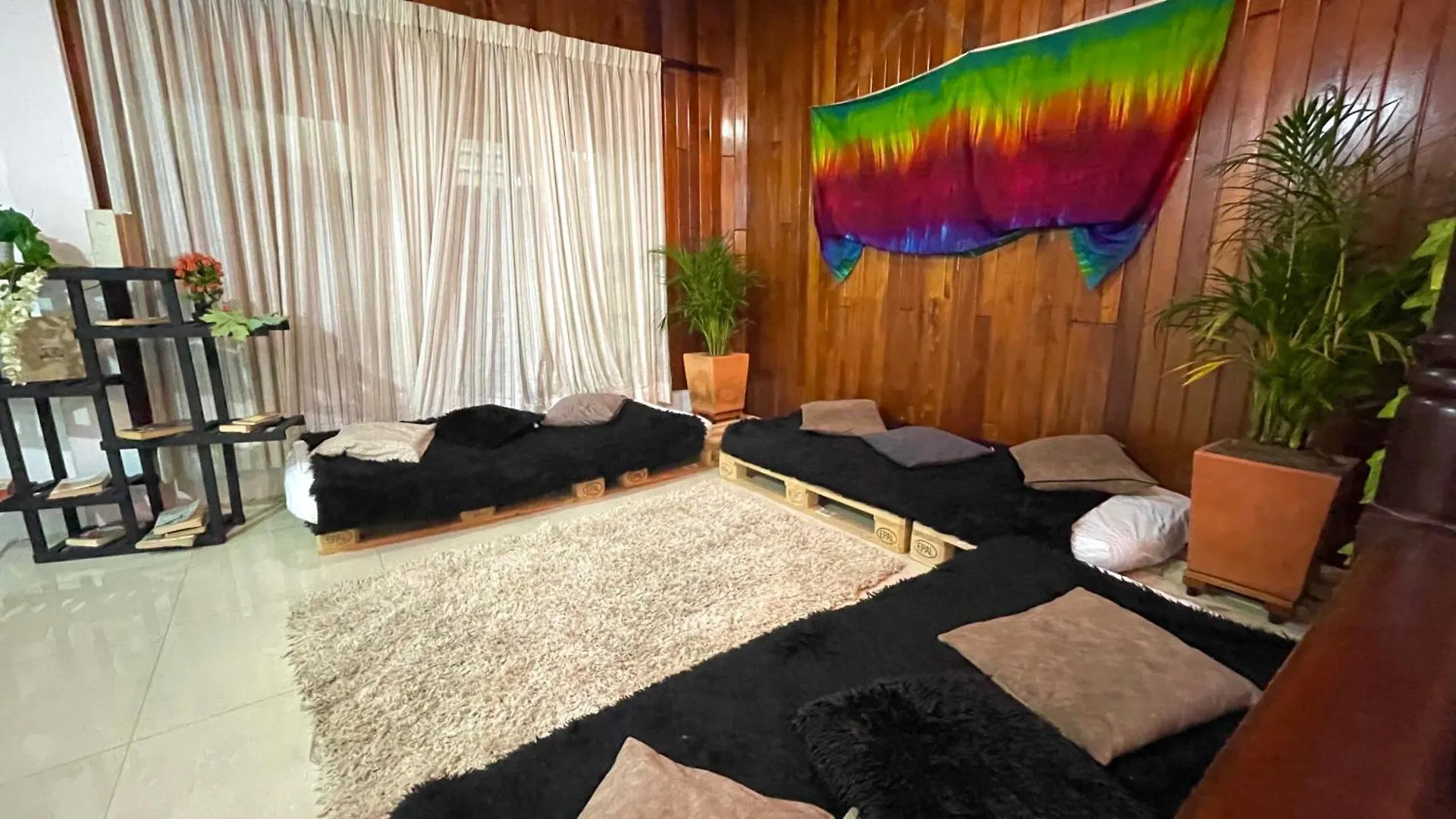 Homestay Home Colors - Comodas Habitaciones Estadio Medellin