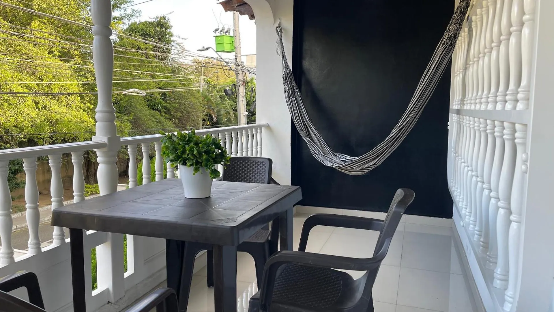 Homestay Home Colors - Comodas Habitaciones Estadio Medellin