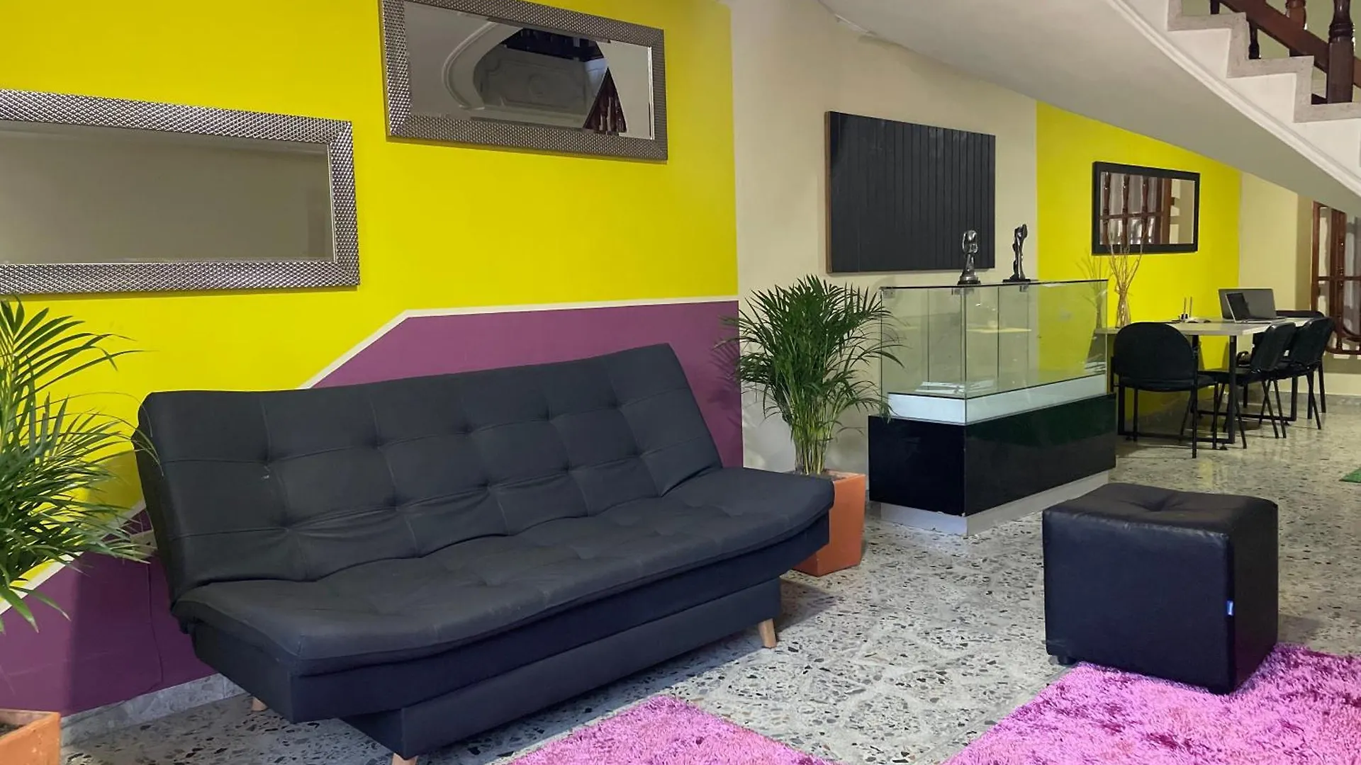 Homestay Home Colors - Comodas Habitaciones Estadio Medellin