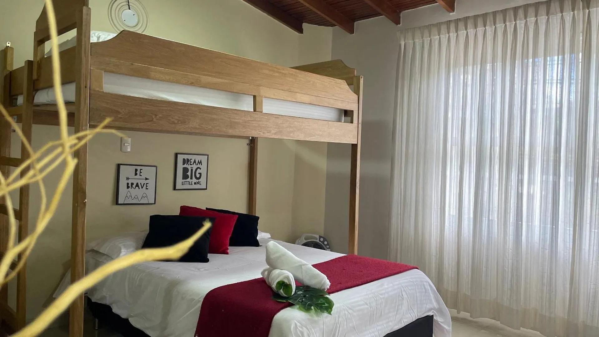 Home Colors - Comodas Habitaciones Estadio Medellin Homestay