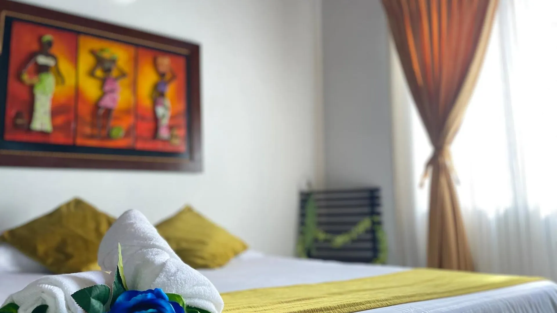 Homestay Home Colors - Comodas Habitaciones Estadio Medellin