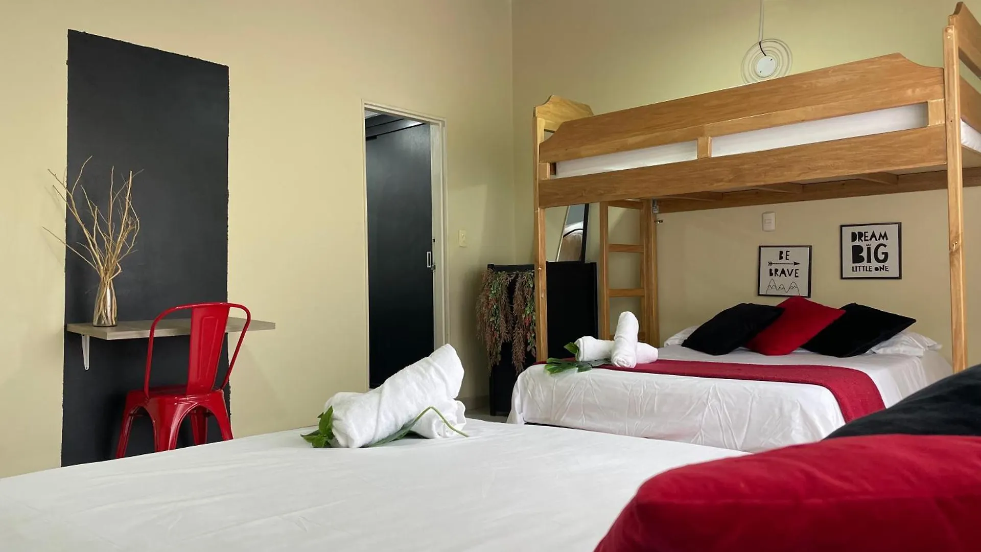 Home Colors - Comodas Habitaciones Estadio Medellin Homestay