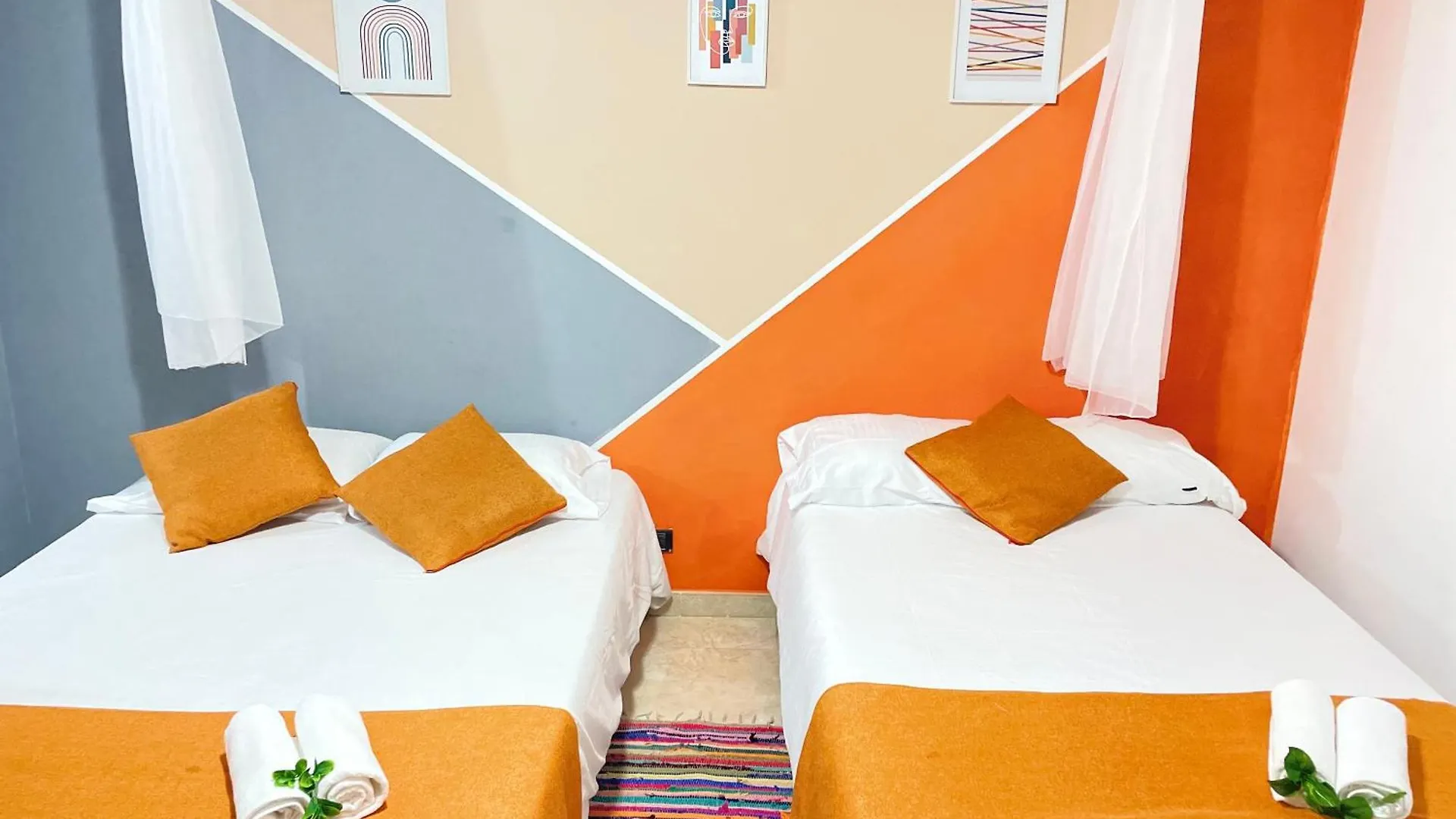 Homestay Home Colors - Comodas Habitaciones Estadio Medellin Colombia